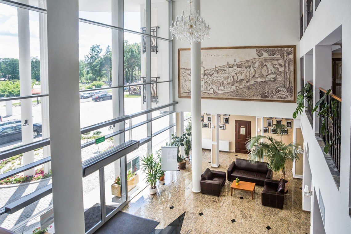 Drzwi wewnętrzne do hotelu w Białymstoku