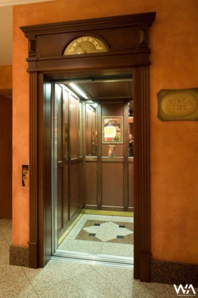 drzwi zabytkowe Białystok hotel Branicki