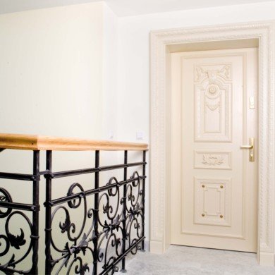 drzwi zabytkowe luksusowe w kamienicy w Warszawie marki kerno