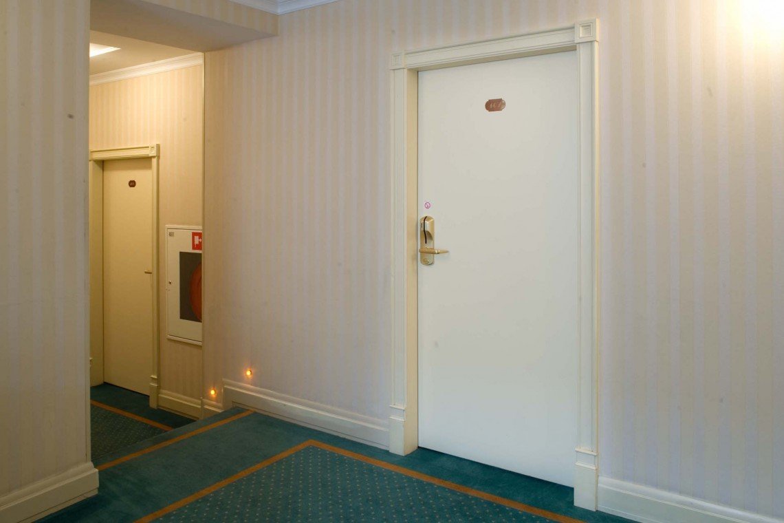 Drzwi wewnętrzne w hotelu w Białymstoku