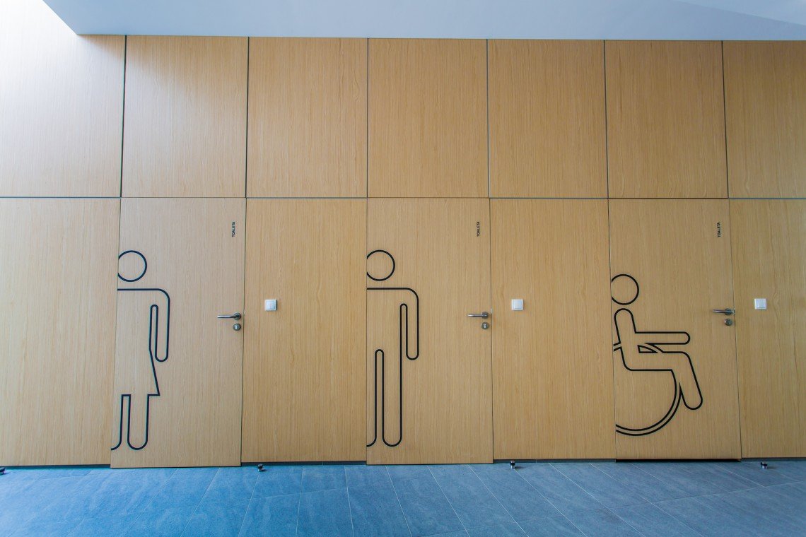 Drzwi do łazienek w centrum rekraacji wenętrzne Białystok
