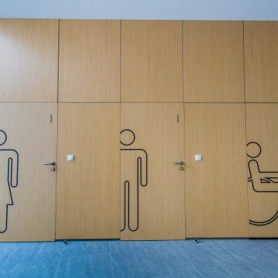 Drzwi do łazienek w centrum rekraacji wenętrzne Białystok