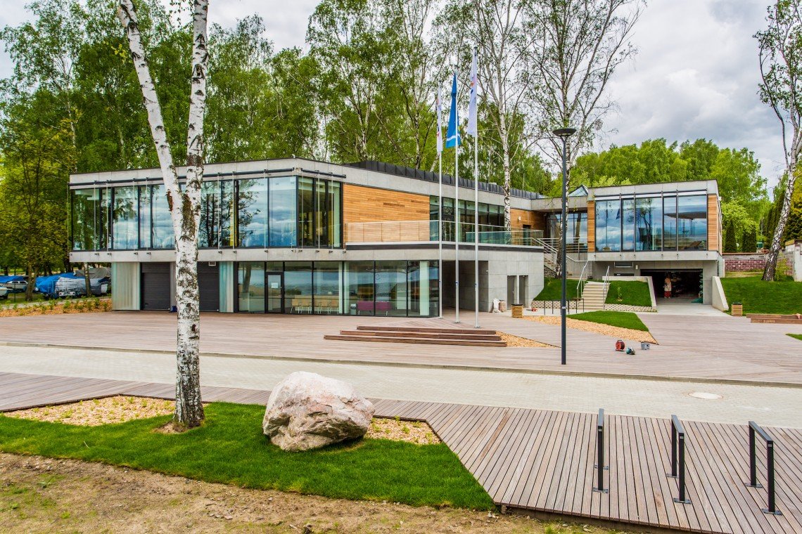 Okna aluminiowe wprzeszkolnym obiekcie w Białymstoku