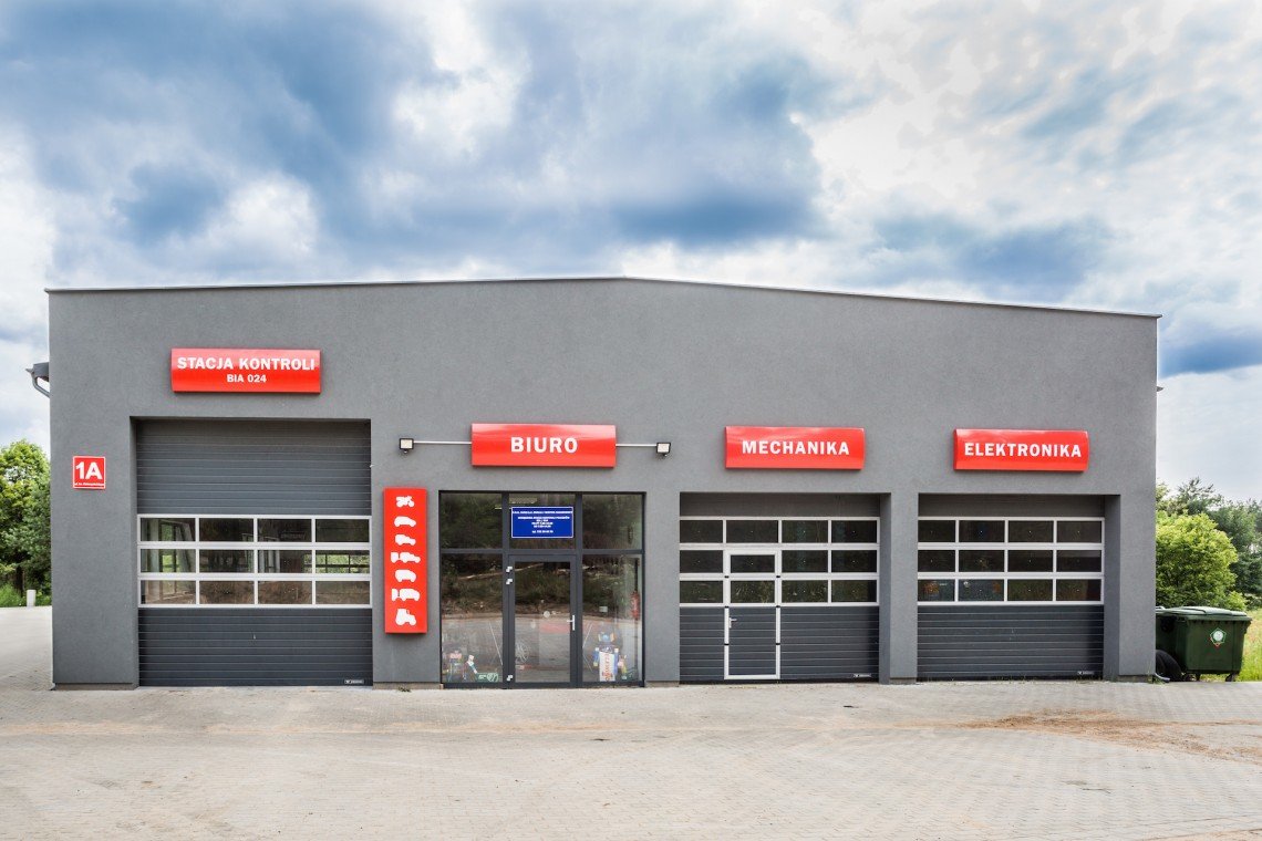 Drzwi techniczne w stacji kontroli pojazdów Białystok
